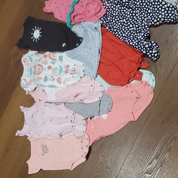 23 PIECE BABY GIRL LOT. 3 MONTH.. #4662 - Picture 2 of 5